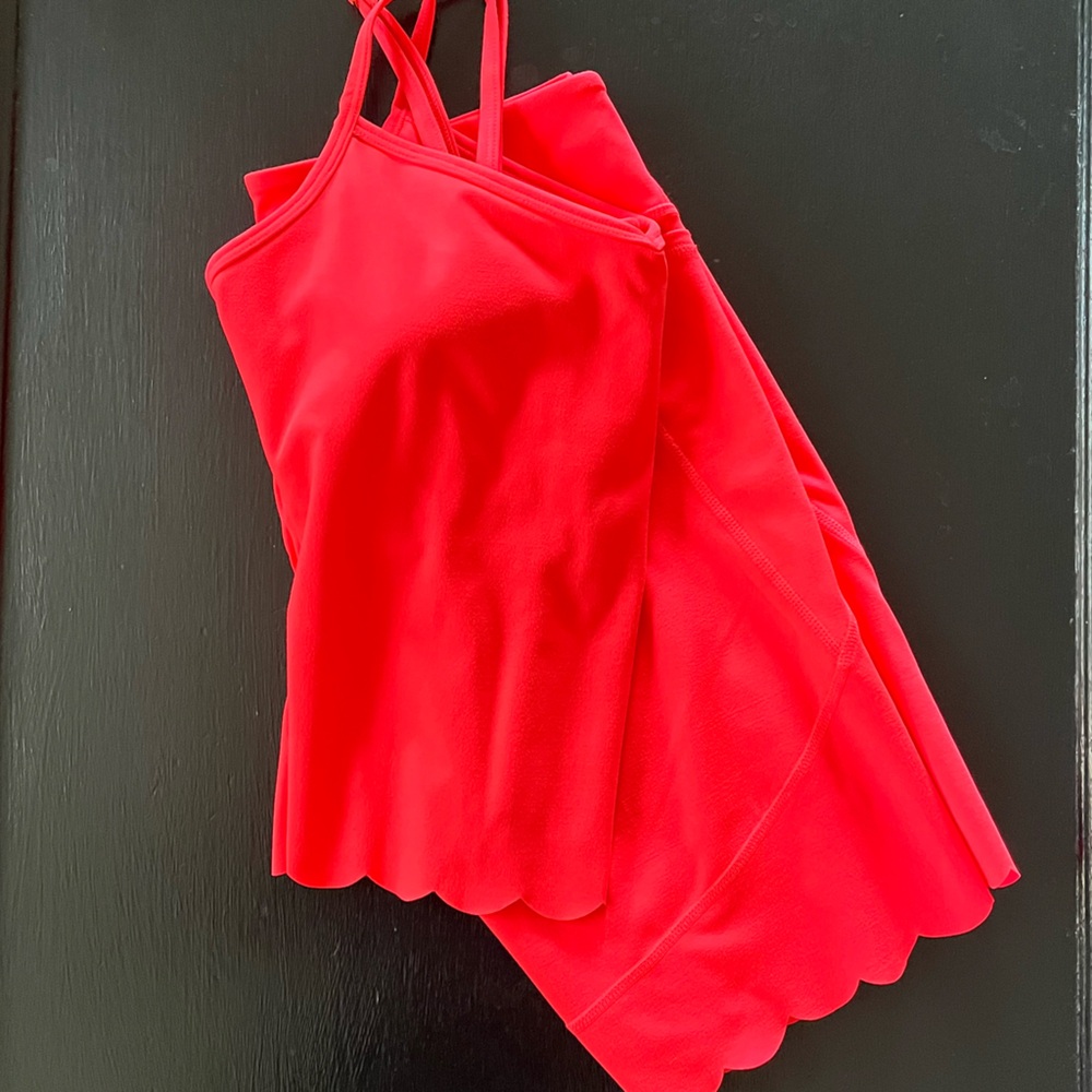 UPF 50+ Lilly Pulitzer Luxletic Scallop Tank and Bike Short Matching Set, Medium - Picture 2 of 14